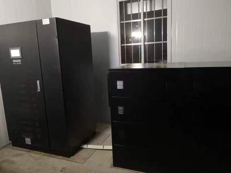 南川中醫院160KVA工頻UPS電源安裝現場